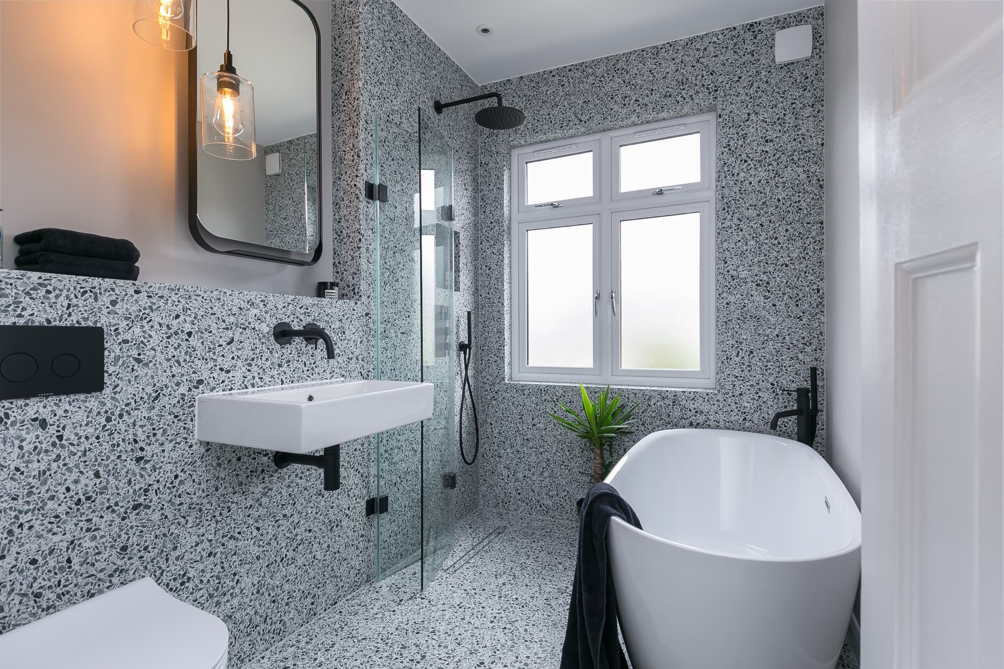 Bathroom Mirrors With Lights to Elevate Bathroom Interiors